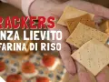 Cracker senza lievito di farina di riso, perfetti per ricette veloci e senza glutine.