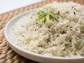 Riso basmati profumato con cumino e coriandolo, un'idea su come condire il riso basmati per un piatto aromatico.
