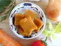 Dadi vegetali fatti in casa, pronti per insaporire i tuoi piatti. Scopri come fare il dado vegetale in casa con ingredienti freschi.