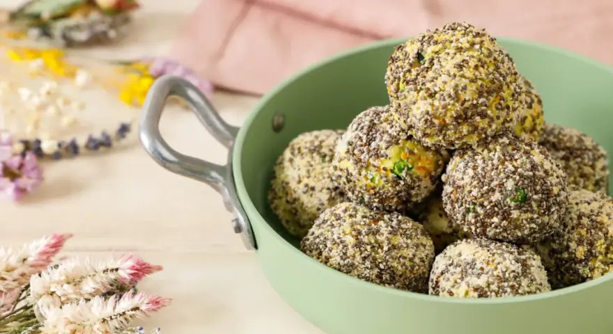 Sfere croccanti con semi di chia, perfette per le tue ricette salate. Un'idea sfiziosa e salutare.