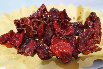 Peperoni cruschi croccanti, perfetti per tante ricette. Un'esplosione di sapore e tradizione lucana.